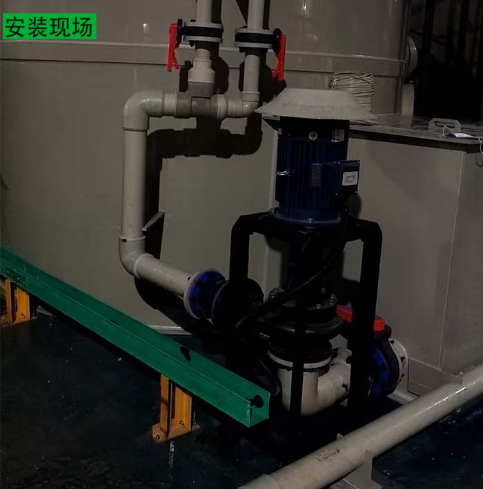 噴淋塔安裝現(xiàn)場(chǎng)2.jpg